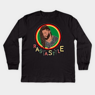 Rastafari man accompanied by a multicolored writing Kids Long Sleeve T-Shirt